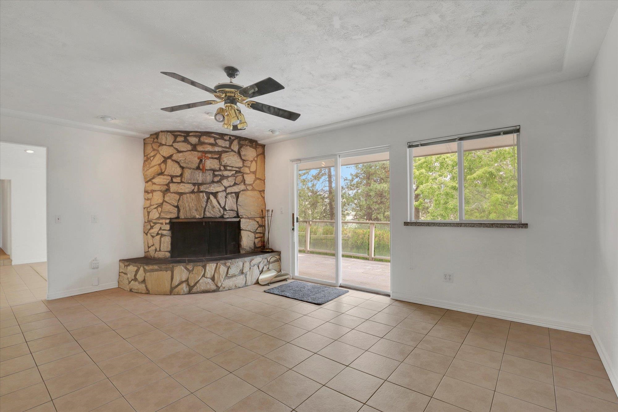 10715 South Freya Road Spokane, WA 99223 - Photo 8 of 48 Gallery Image 8