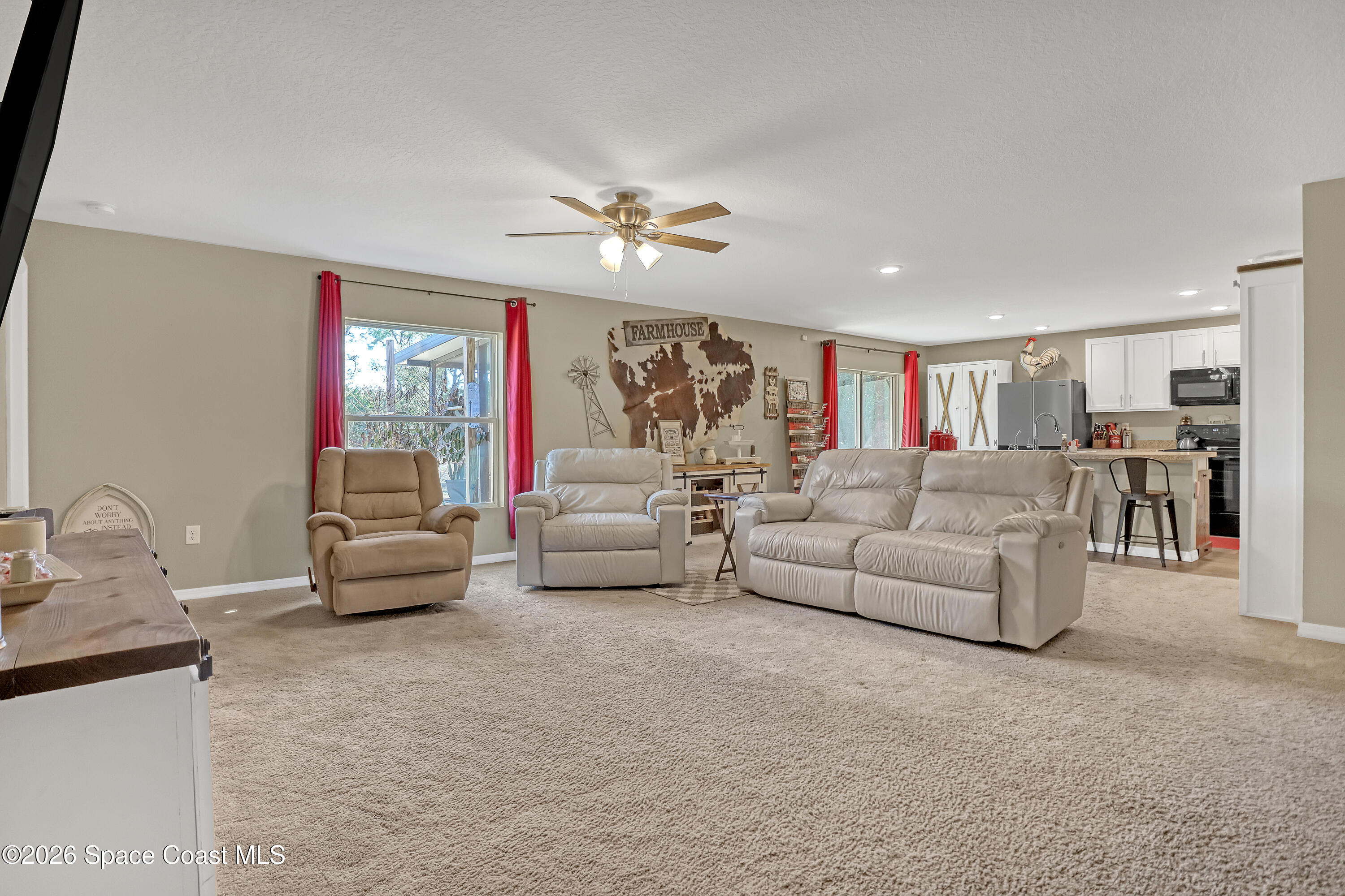 1247 Heitzman Avenue Southwest Palm Bay, FL 32908 - Photo 6 of 27 Living room