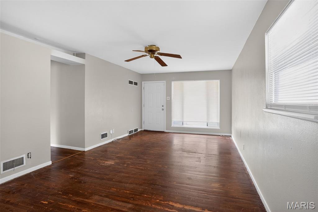 10718 Glen Garry Road St. Louis, MO 63137 - Photo 11 of 31