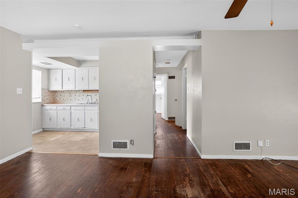 10718 Glen Garry Road St. Louis, MO 63137 - Photo 13 of 31