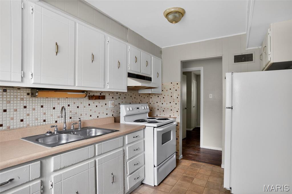 10718 Glen Garry Road St. Louis, MO 63137 - Photo 15 of 31