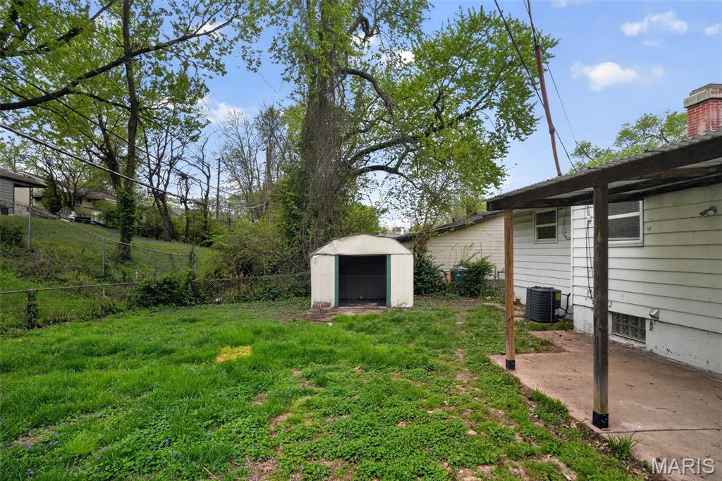 10718 Glen Garry Road St. Louis, MO 63137 - Photo 7 of 31