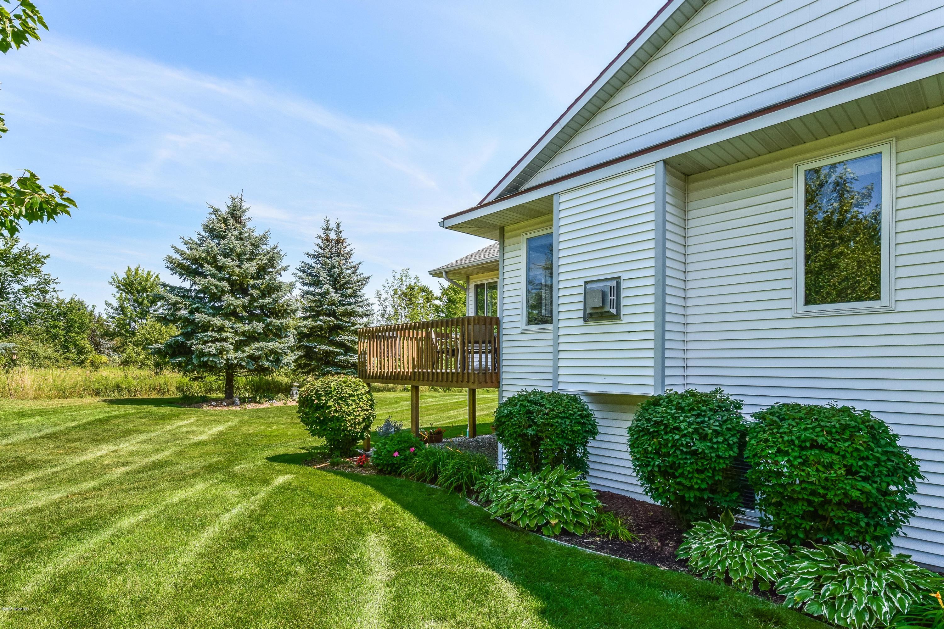 1373 East Point Ridge Holland, MI 49423 - Photo 39 of 45 043-Side_View-4609368-large