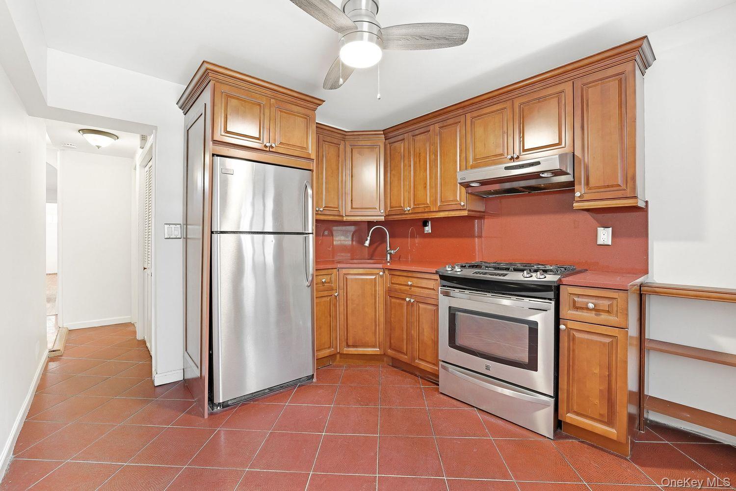 4223 Digney Avenue Bronx, NY 10466 - Photo 28 of 39