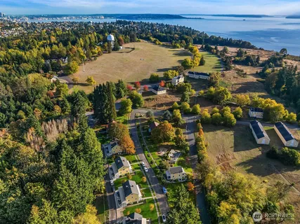 $999,000 | 4422 Montana Circle, Seattle, WA 98199