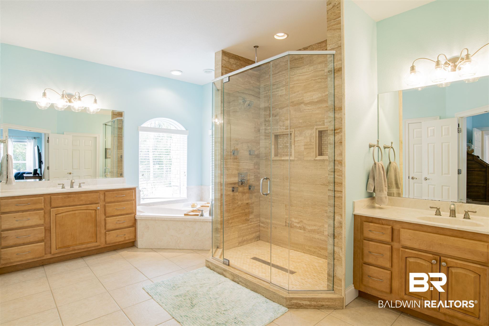 5351 Millhouse Road Gulf Shores, AL 36542 - Photo 19 of 42 Master Bathroom
