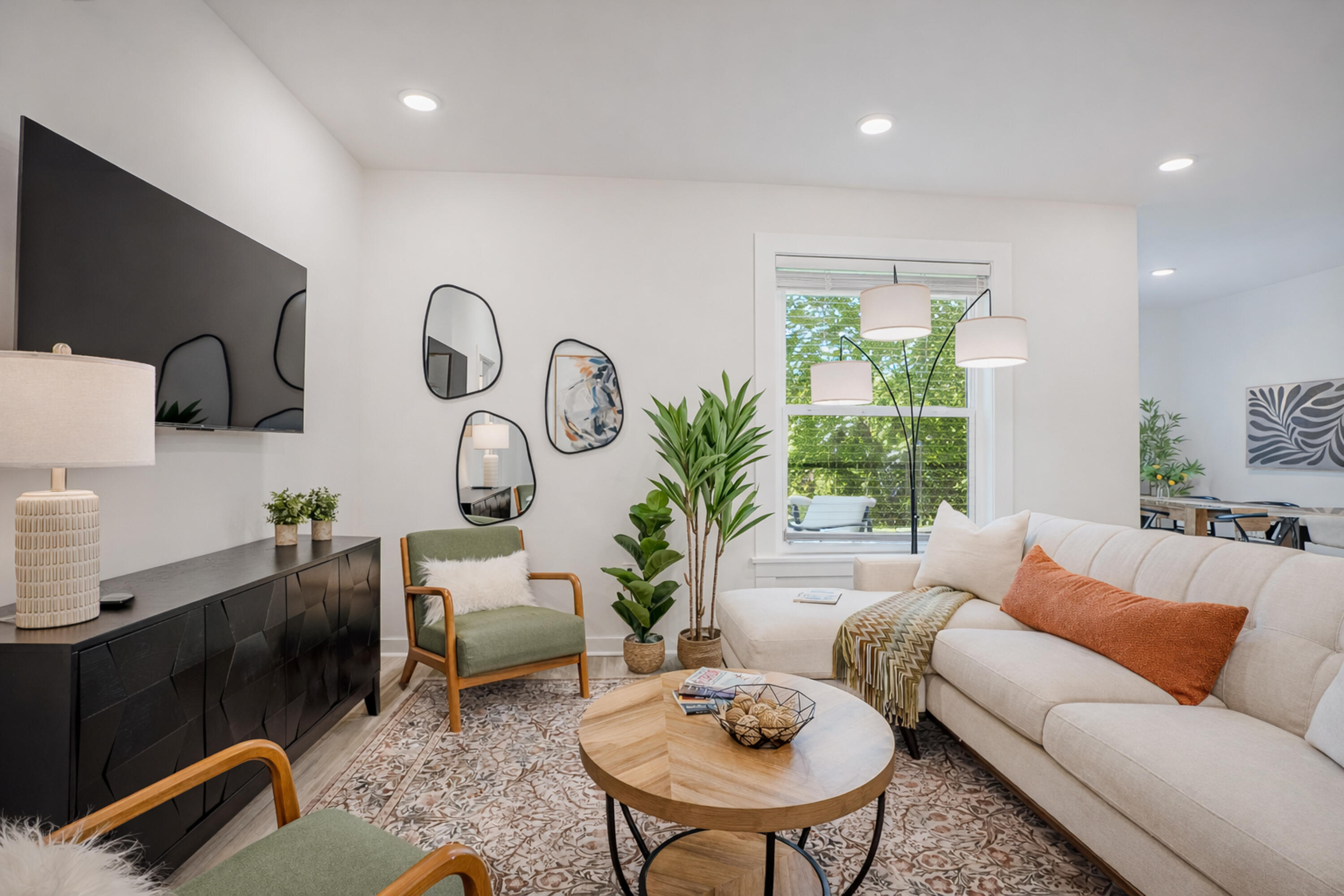 2013 Baldwin Street Chipley, FL 32428 - Photo 5 of 35 Living Room