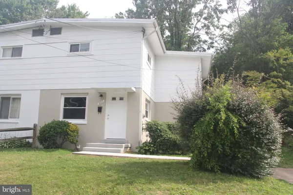 $2,850 | 10717 Maple Street, Fairfax, VA 22030