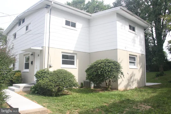 $2,850 | 10717 Maple Street, Fairfax, VA 22030
