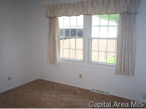3001 Selkirk Road Springfield, IL 62702 - Photo 5 of 12