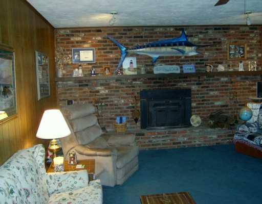 732 Waterdam Road Canonsburg, PA 15317 - Photo 3 of 8 Den/Family/Great Room.