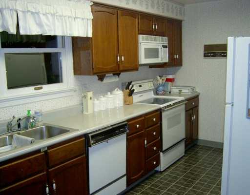 732 Waterdam Road Canonsburg, PA 15317 - Photo 4 of 8 Kitchen.