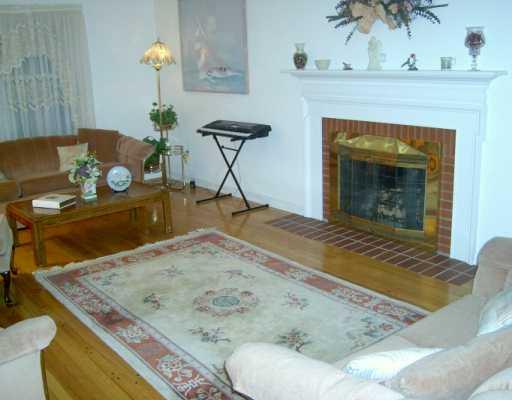 732 Waterdam Road Canonsburg, PA 15317 - Photo 7 of 8 Living Room.