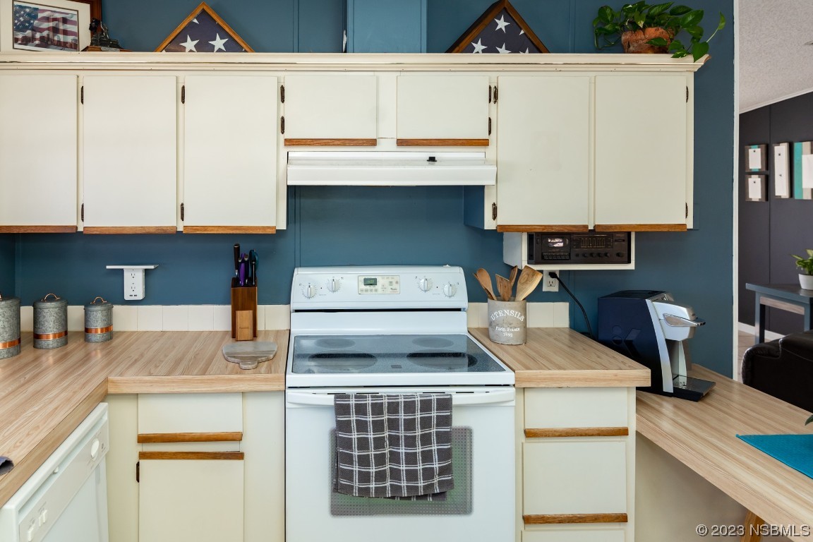 106 Charles Street Edgewater, FL 32141 - Photo 21 of 89 a utility room with dryer and washer