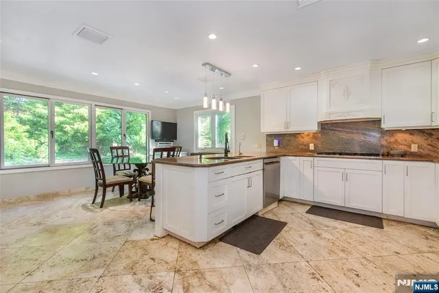 $974,900 | 112 King George Road, Warren, NJ 07059