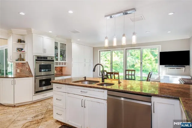 $974,900 | 112 King George Road, Warren, NJ 07059