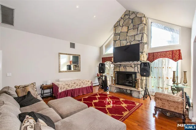 $974,900 | 112 King George Road, Warren, NJ 07059