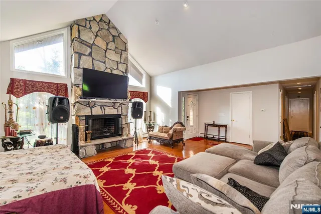 $974,900 | 112 King George Road, Warren, NJ 07059