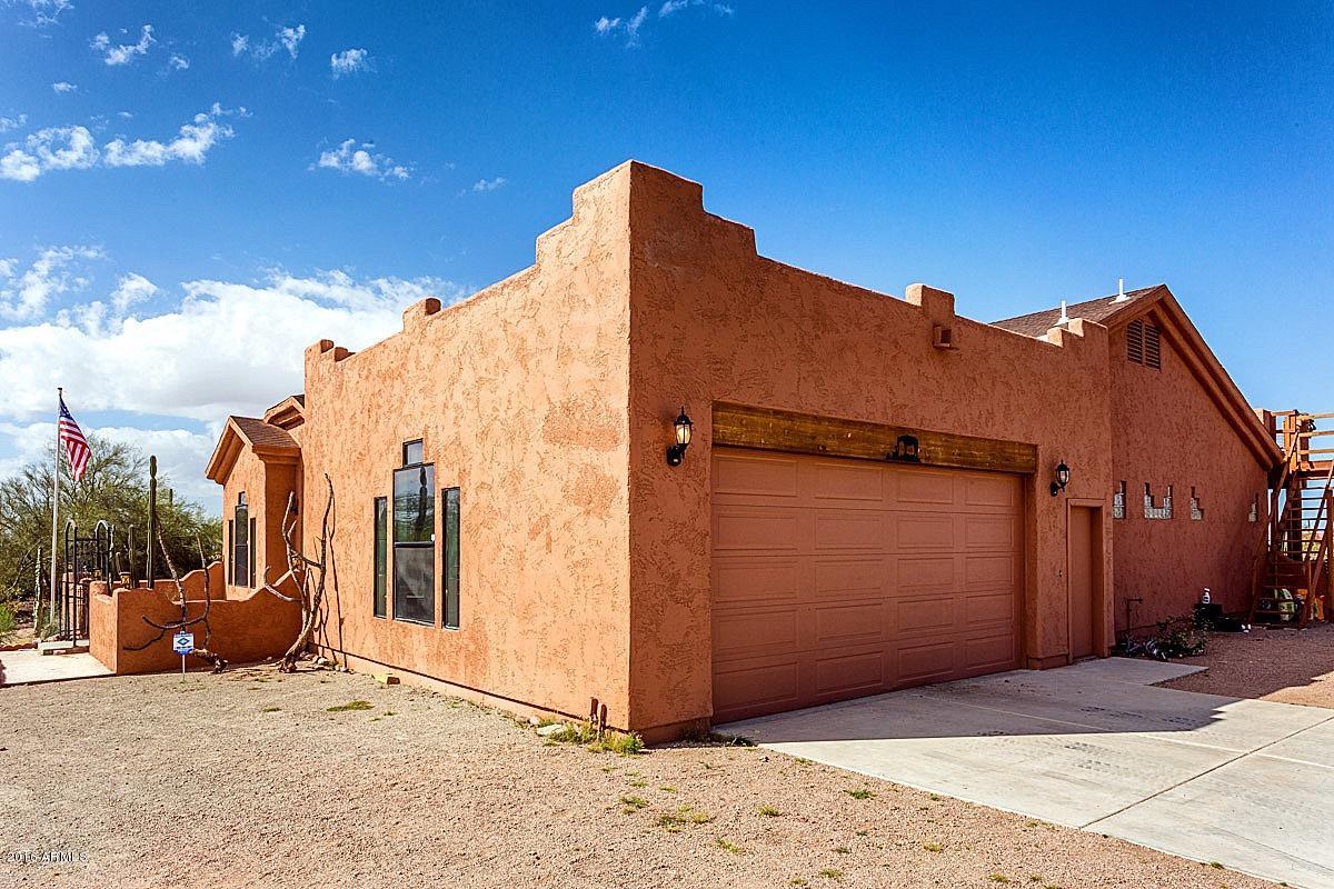 4180 North Wolverine Pass Road Apache Junction, AZ 85119 - Photo 3 of 17 Garage
