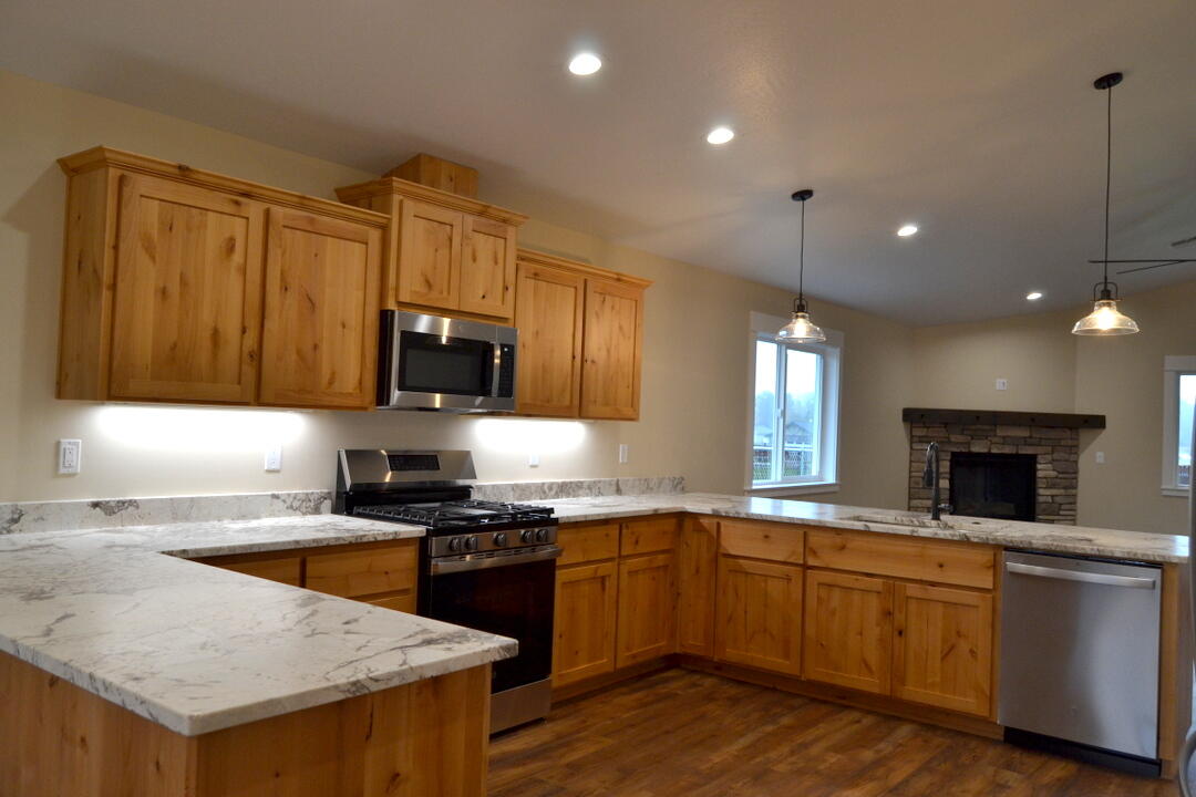 190 Southwest Rock Gulch Road Grants Pass, OR 97527 - Photo 5 of 30 Kitchen