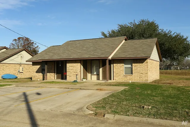 $700 | 12943 Hwy 142 Martindale Tx 78655, Martindale, TX 78655