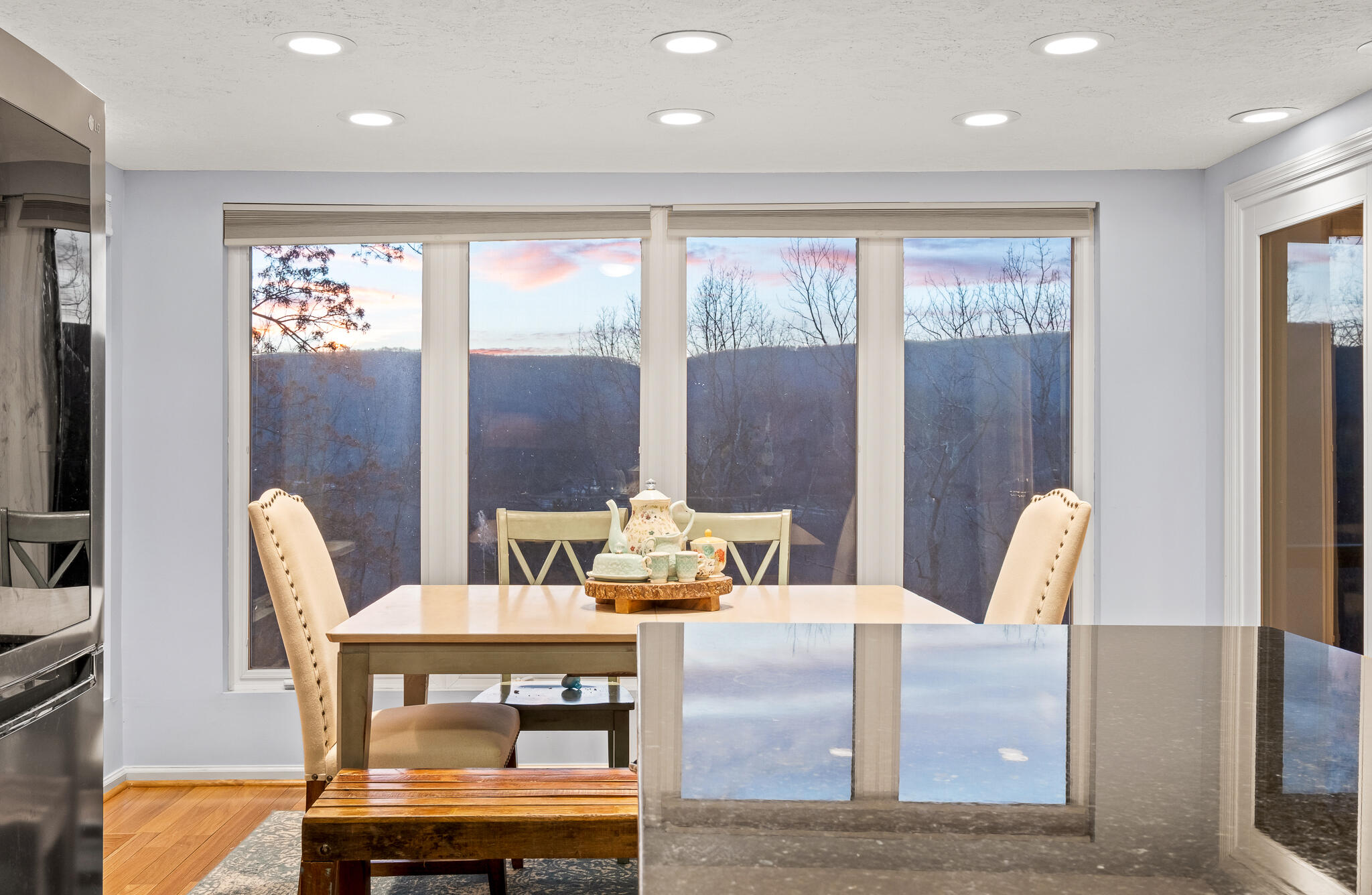 1002 Hillcrest Road Hixson, TN 37343 - Photo 17 of 67 Eat-in Kitchen Views