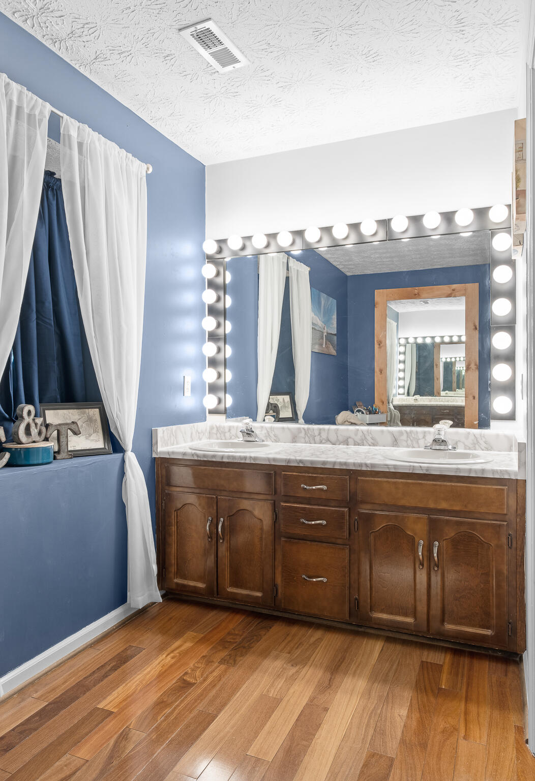 1002 Hillcrest Road Hixson, TN 37343 - Photo 33 of 67 Master Bathroom