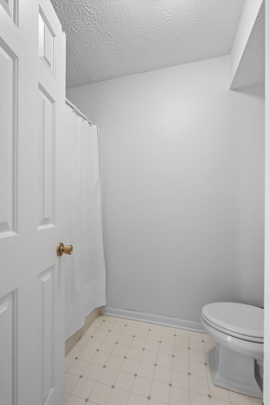 1002 Hillcrest Road Hixson, TN 37343 - Photo 39 of 67 Upstairs Bathroom #1