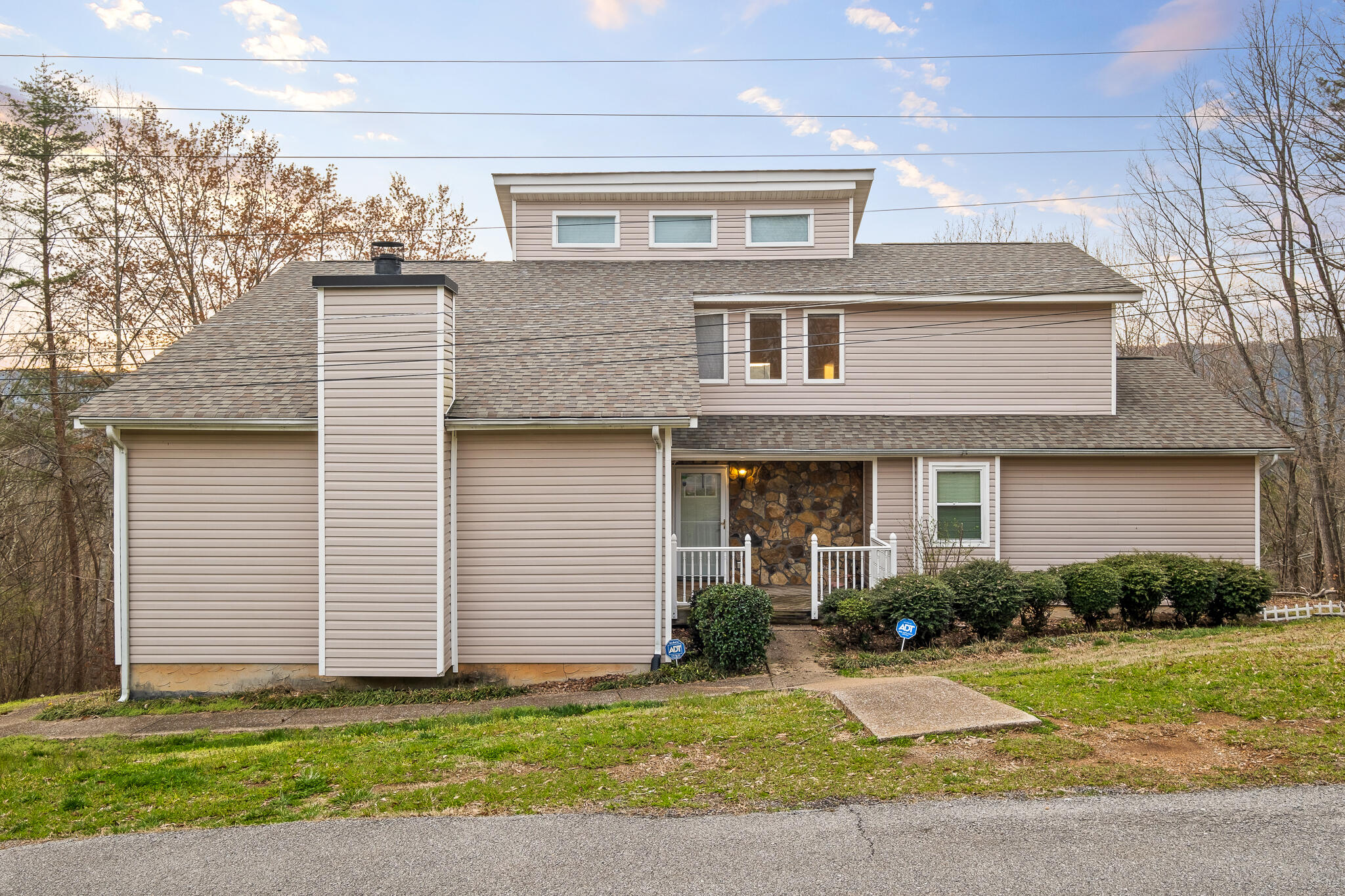 1002 Hillcrest Road Hixson, TN 37343 - Photo 4 of 67 Front Exterior
