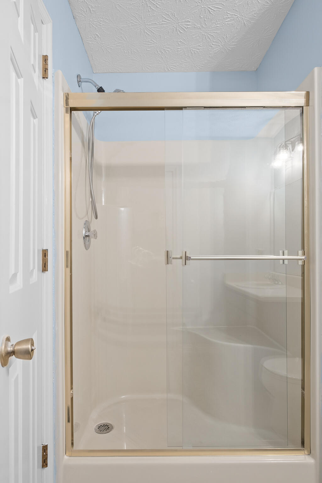 1002 Hillcrest Road Hixson, TN 37343 - Photo 43 of 67 Upstairs Bathroom #2