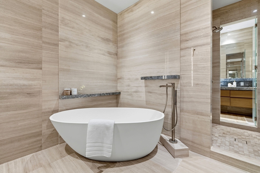 40 Trinity Place, Unit PH35B Boston, MA 02116 - Photo 17 of 40
