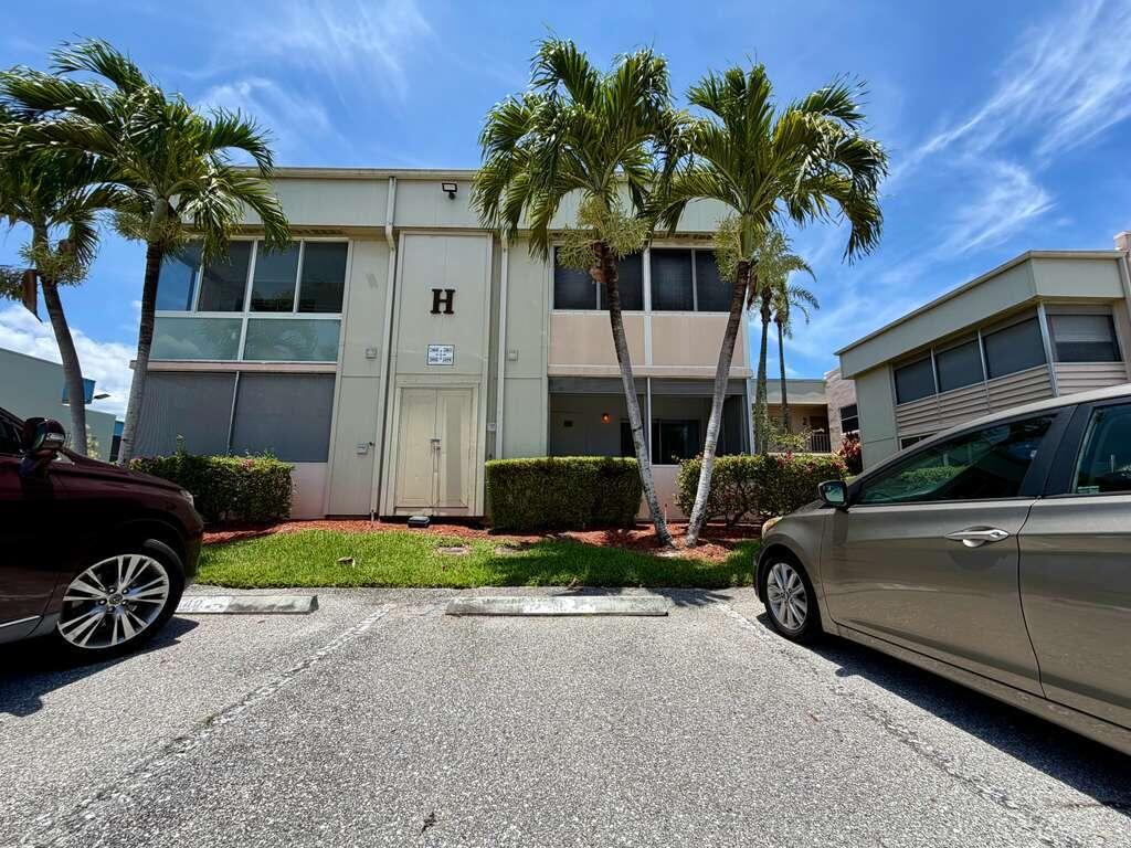359 Capri H, Unit 359 Delray Beach, FL 33484 - Photo 1 of 23 WhatsApp Image 2026-06-19 at 18.35.10