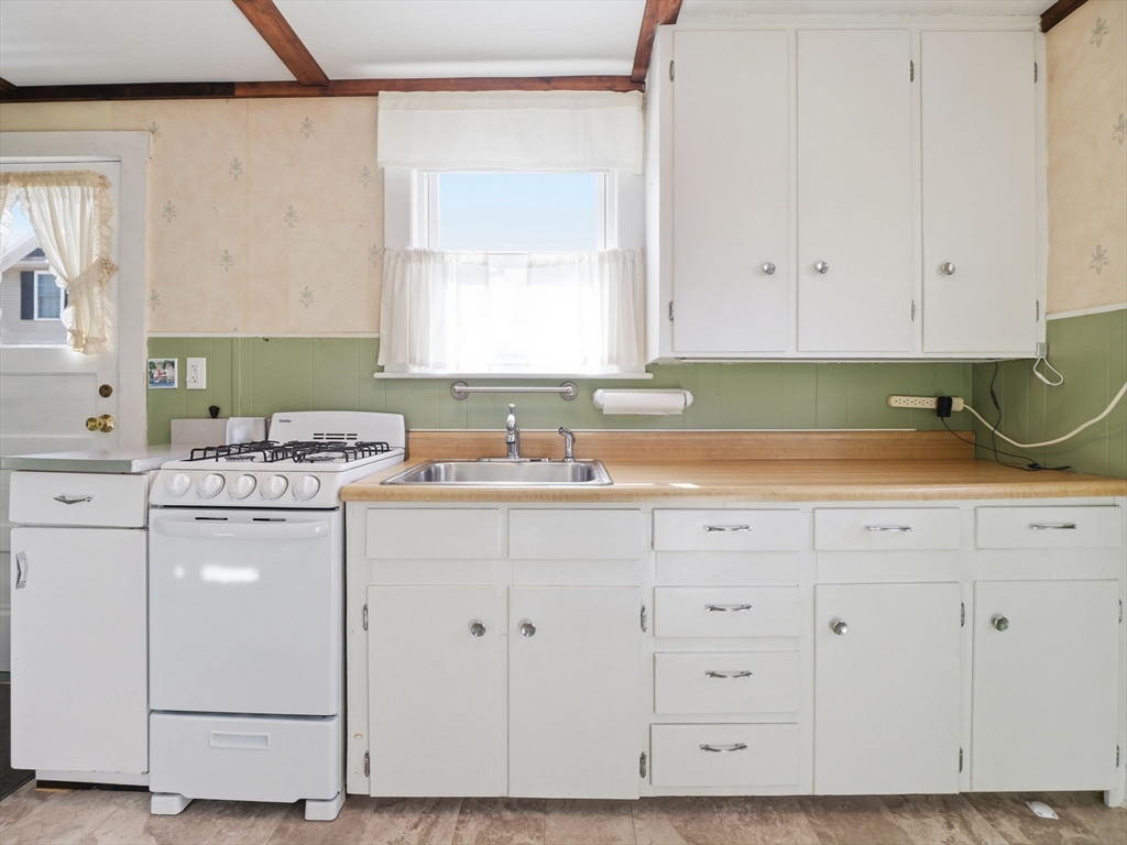 8 Boston Road Westford, MA 01886 - Photo 10 of 33 Gallery Image 10