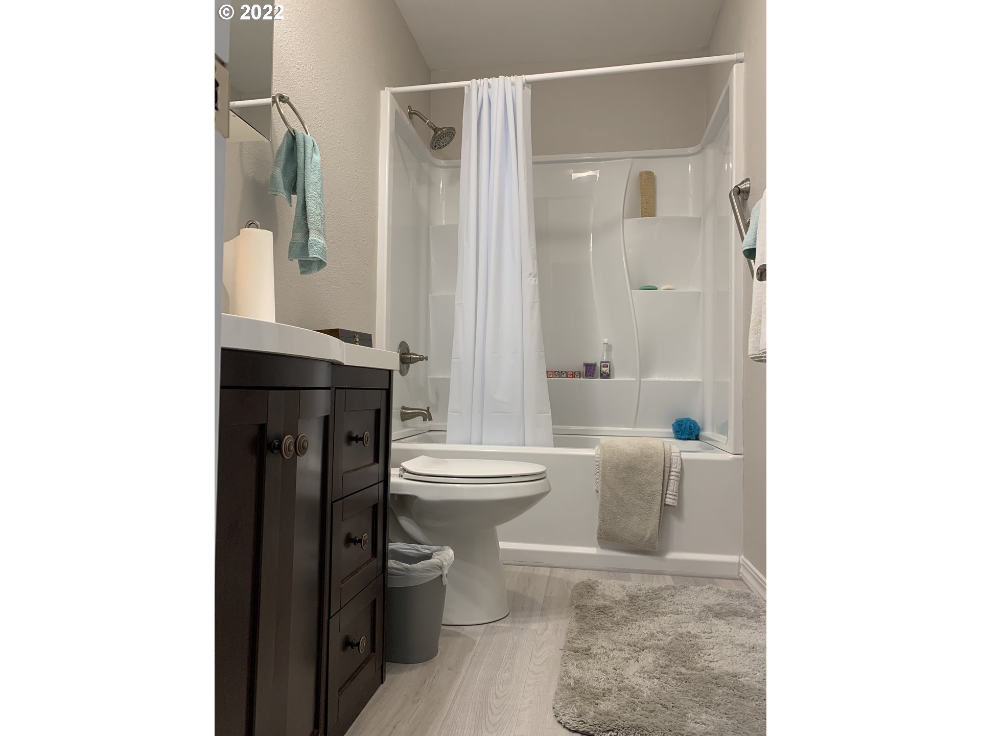 906 Juniper Avenue Reedsport, OR 97467 - Photo 14 of 32 Bathroom