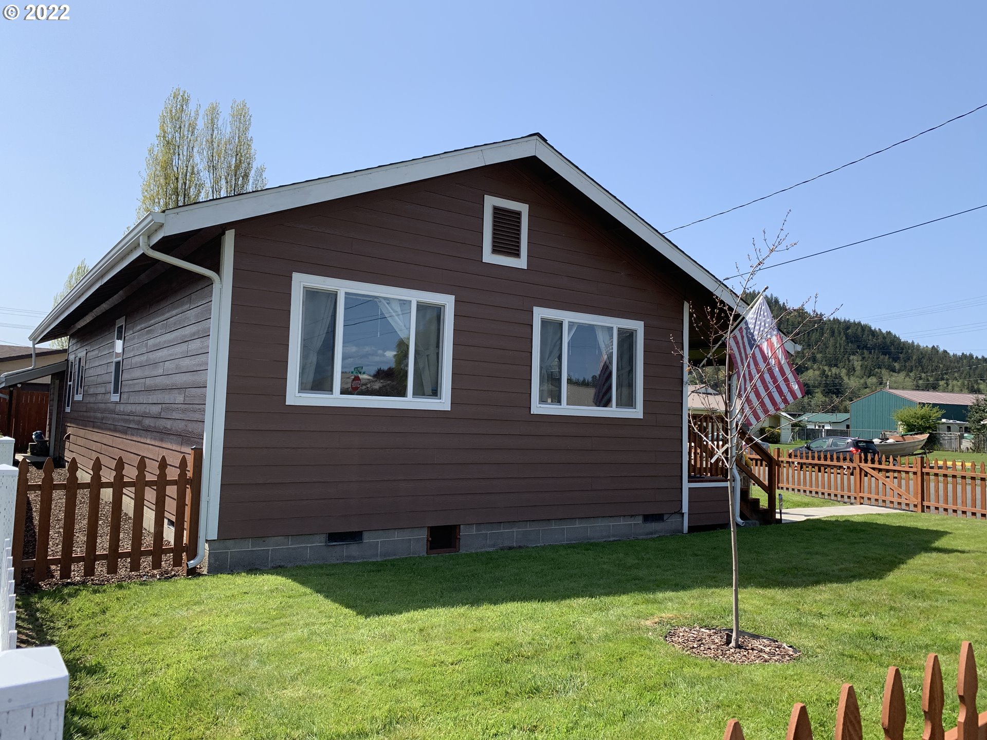 906 Juniper Avenue Reedsport, OR 97467 - Photo 31 of 32 Yard