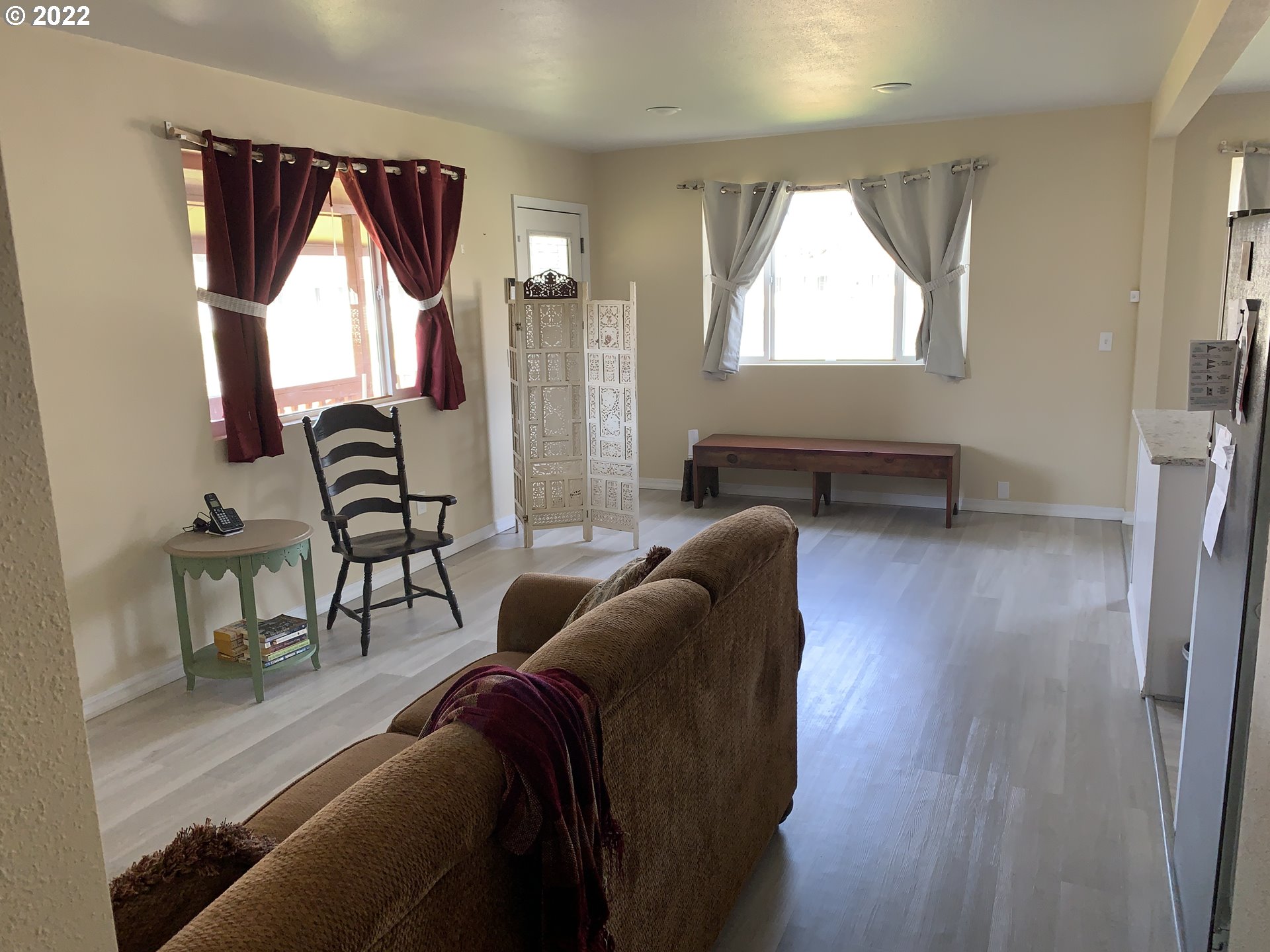 906 Juniper Avenue Reedsport, OR 97467 - Photo 5 of 32 Living Room