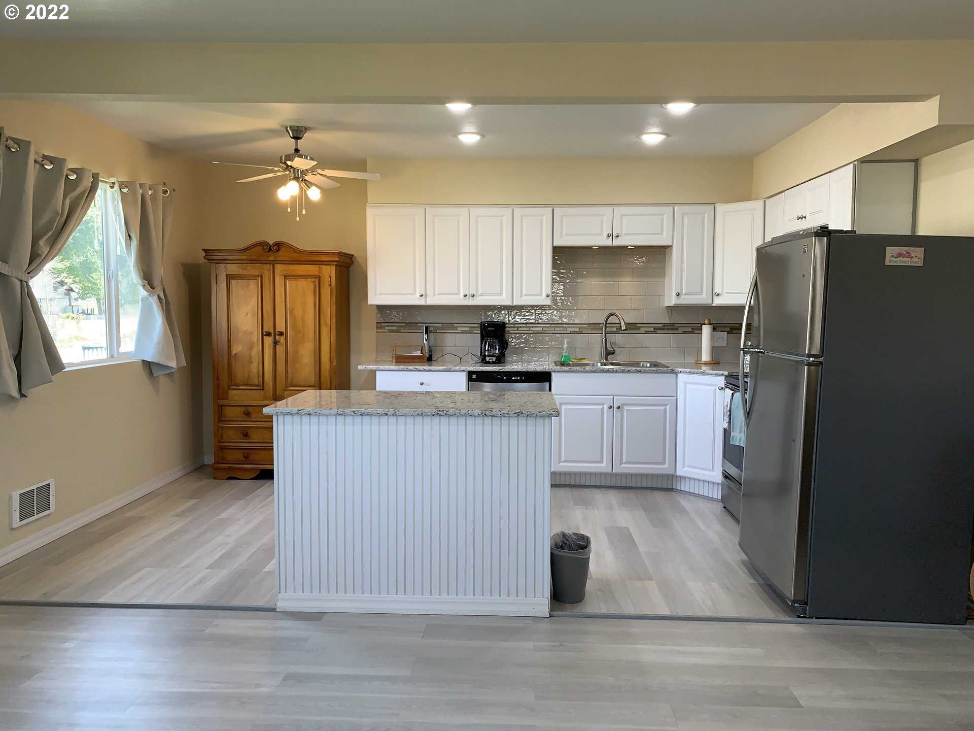 906 Juniper Avenue Reedsport, OR 97467 - Photo 9 of 32 Kitchen