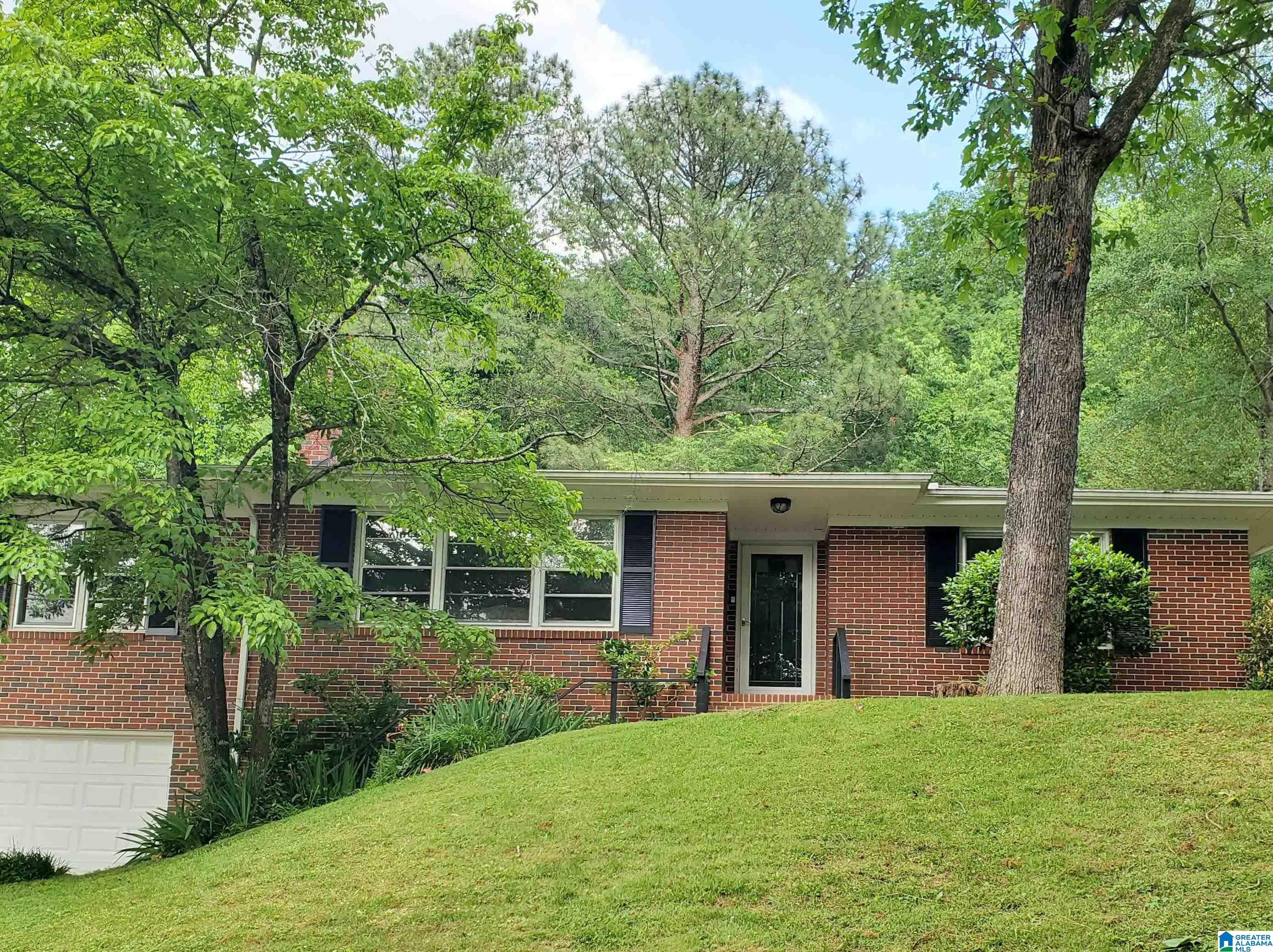 1041 Michael Lane Anniston, AL 36207 - Photo 1 of 25