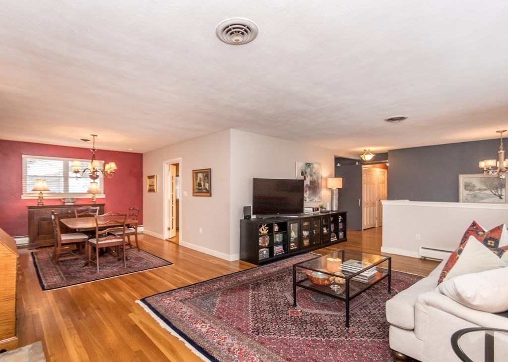 171 Carlton Road Newton, MA 02468 - Photo 4 of 26