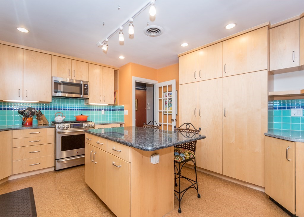 171 Carlton Road Newton, MA 02468 - Photo 8 of 26