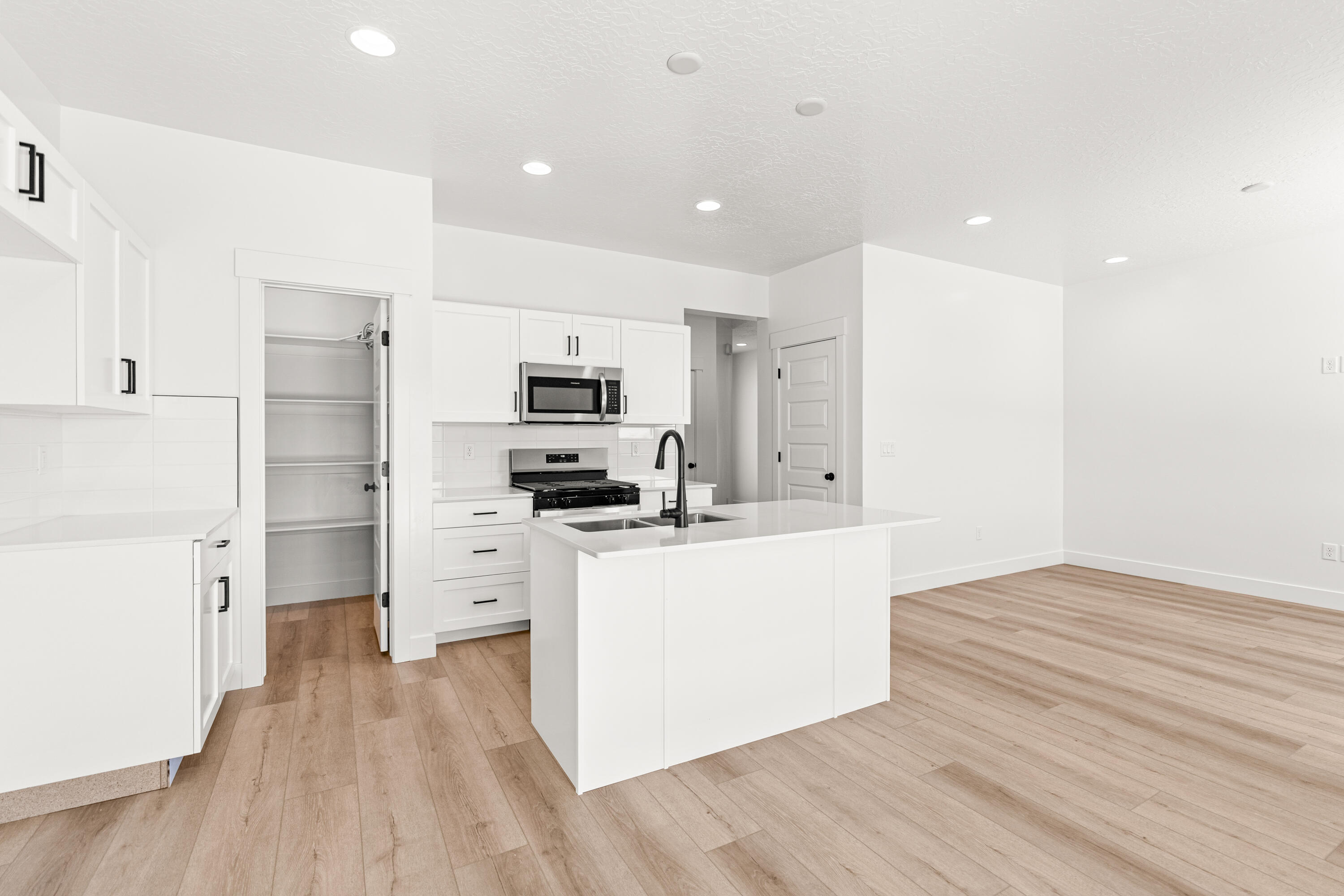 318 Southern View Street St. George, UT 84790 - Photo 8 of 25 DSC04906