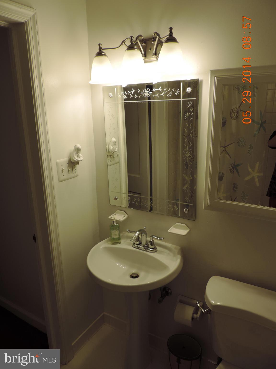 9114 Simpson Lane Clinton, MD 20735 - Photo 16 of 26 Bath (Master)