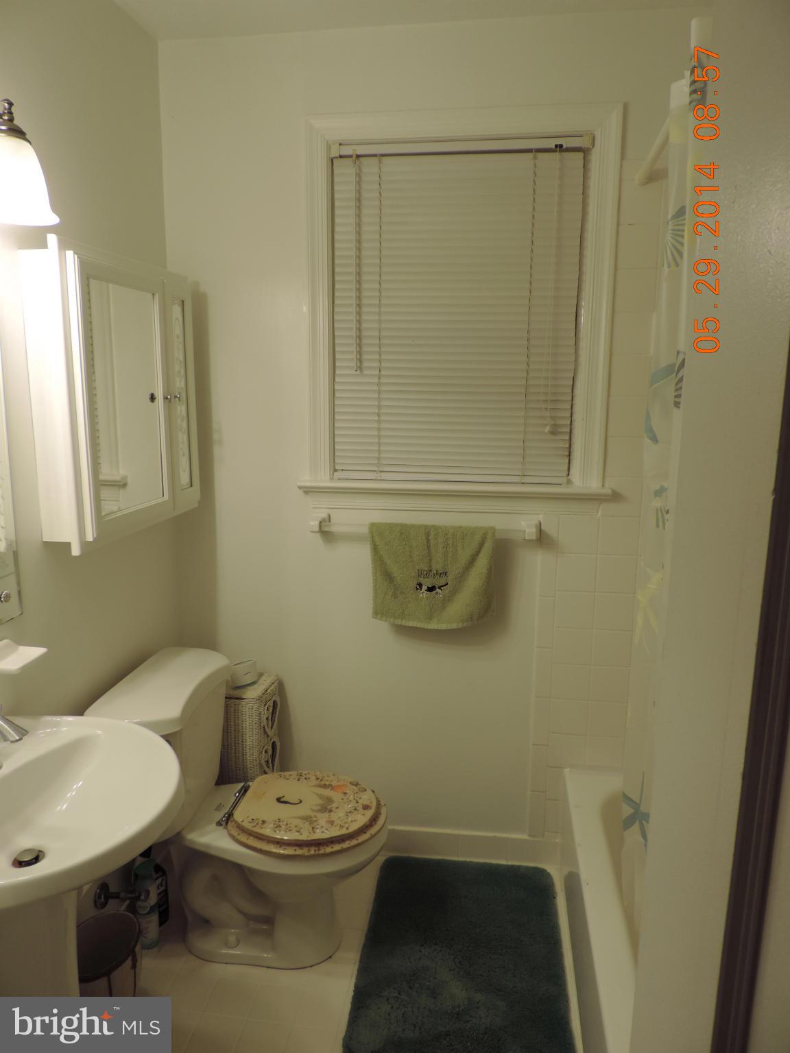 9114 Simpson Lane Clinton, MD 20735 - Photo 17 of 26 Bath (Master)