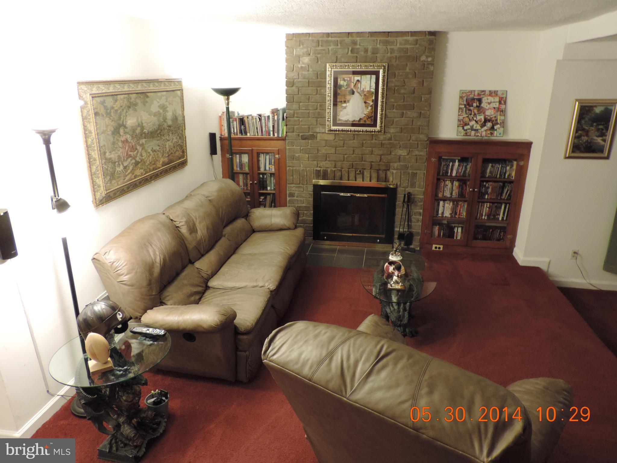 9114 Simpson Lane Clinton, MD 20735 - Photo 3 of 26 Family Room