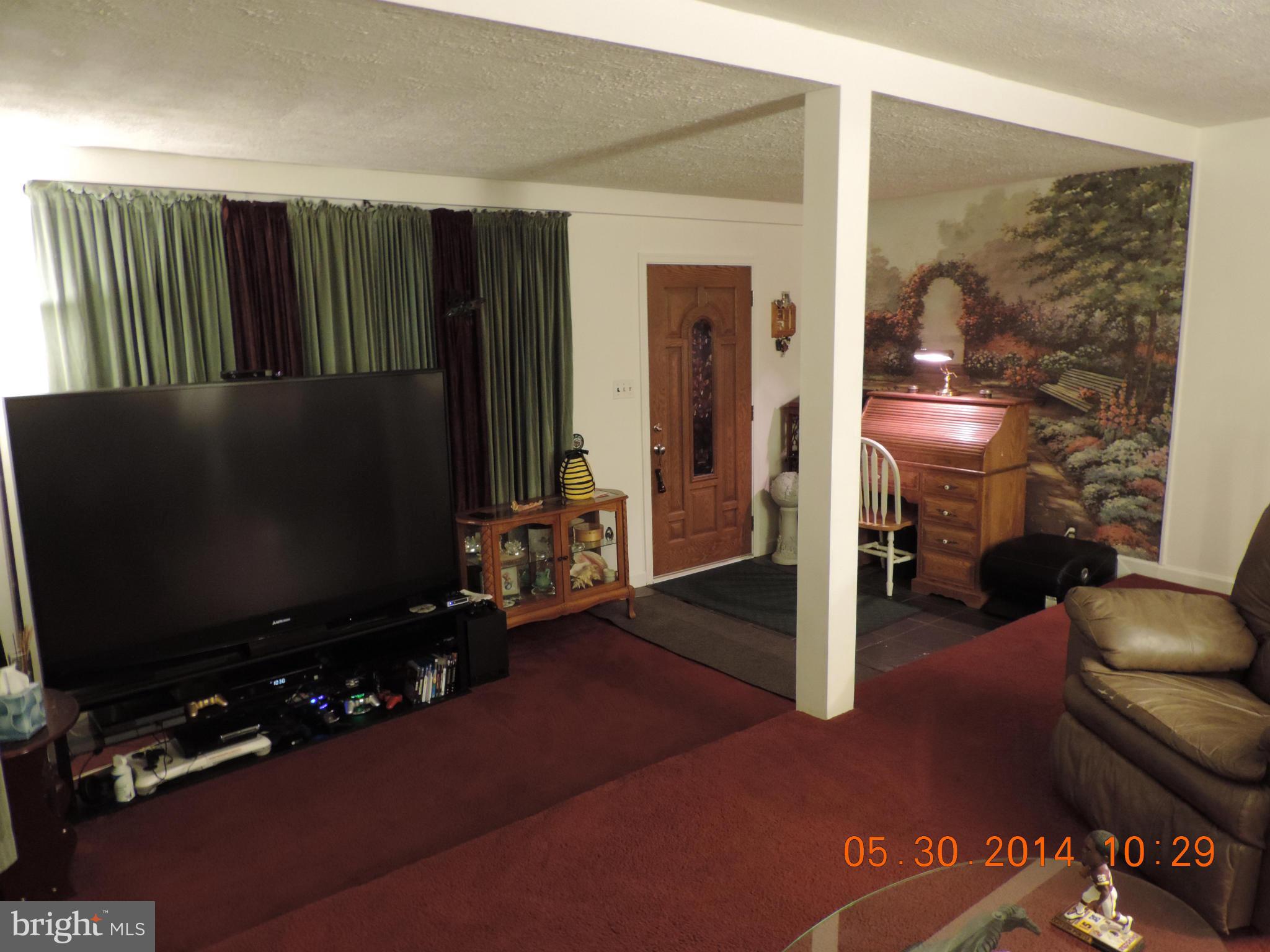 9114 Simpson Lane Clinton, MD 20735 - Photo 4 of 26 Interior (General)