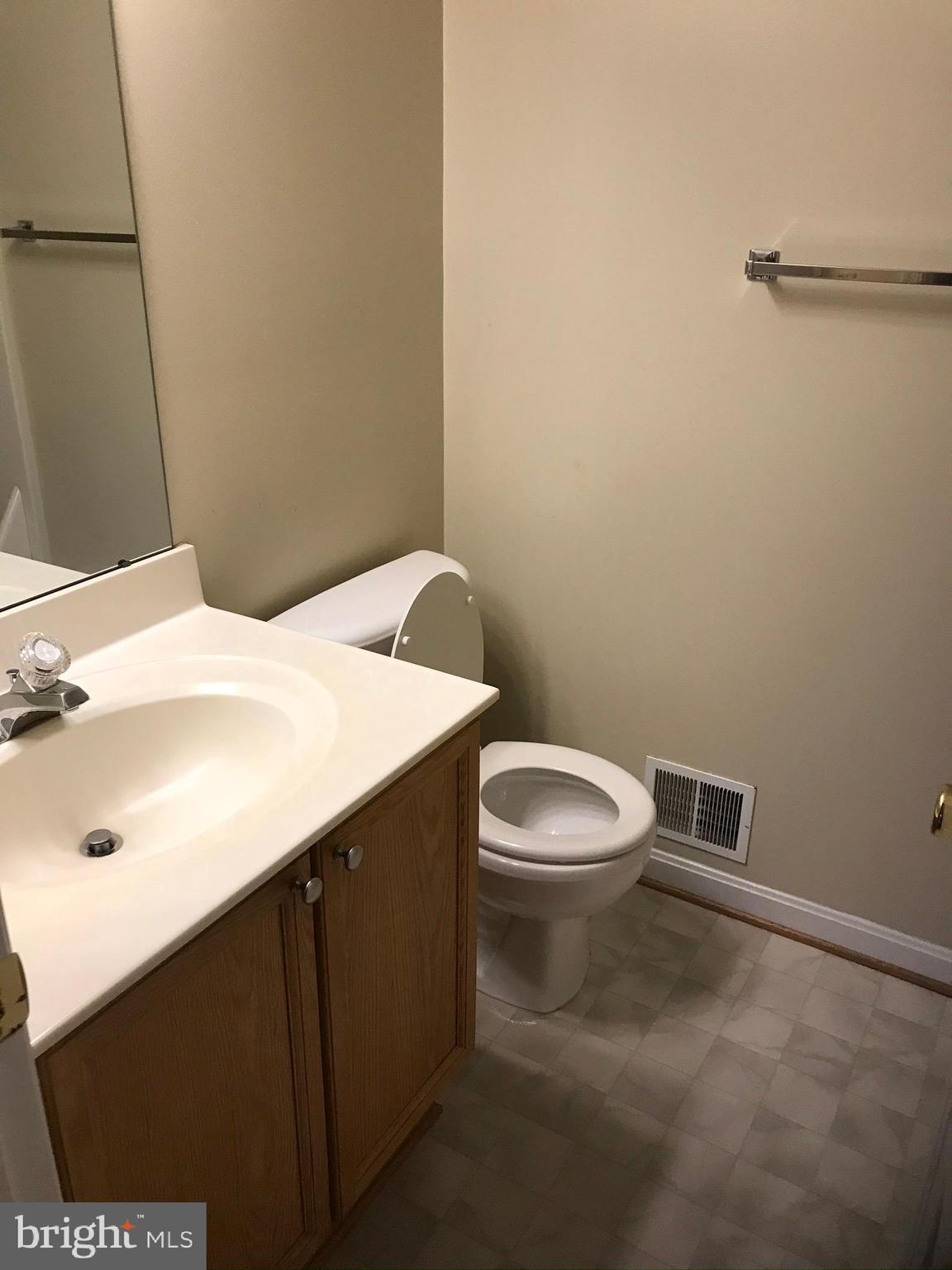 569 Primus Court Frederick, MD 21703 - Photo 16 of 25 Full bath on 2nd floor