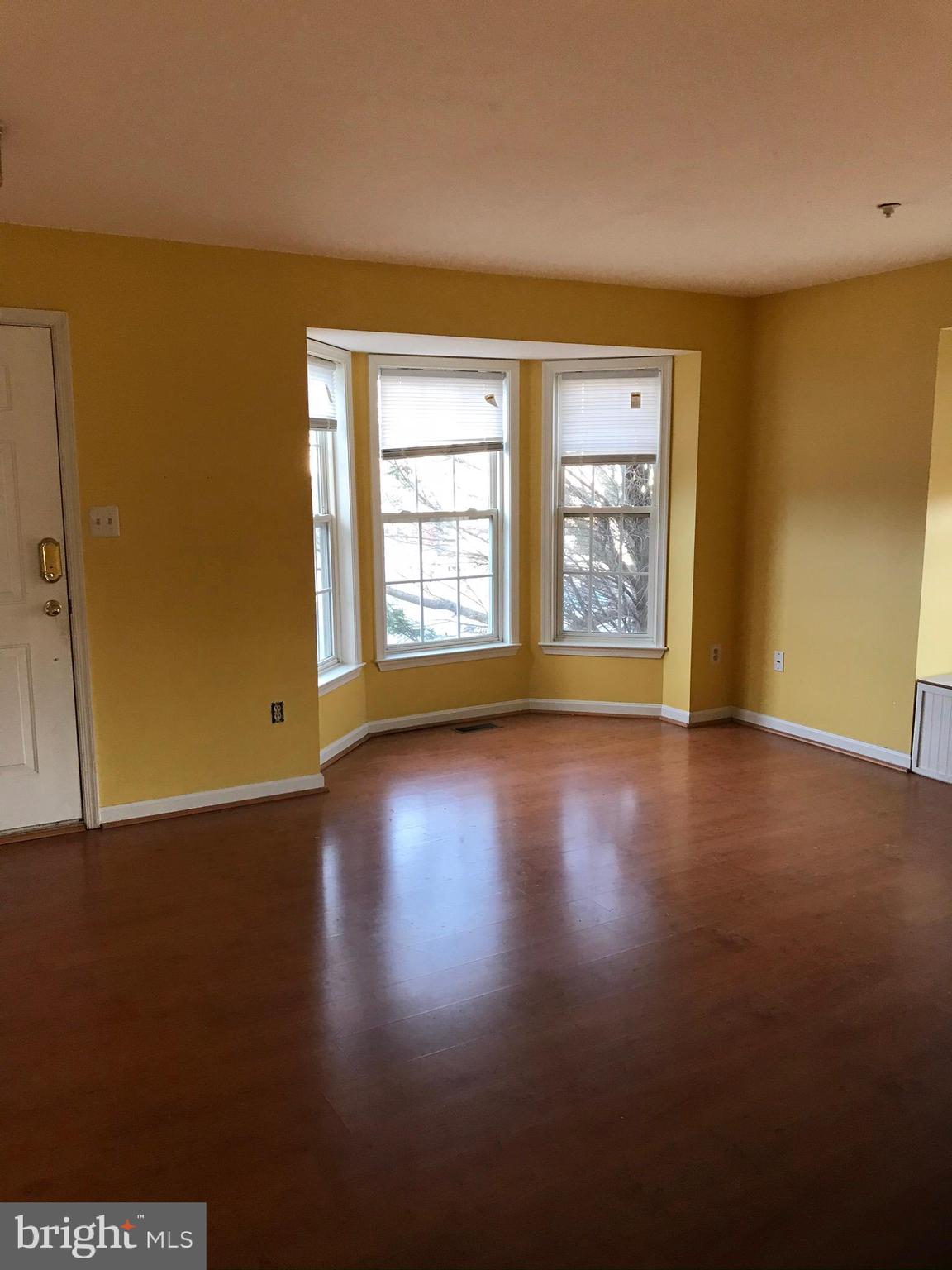 569 Primus Court Frederick, MD 21703 - Photo 3 of 25 Living room/dining room