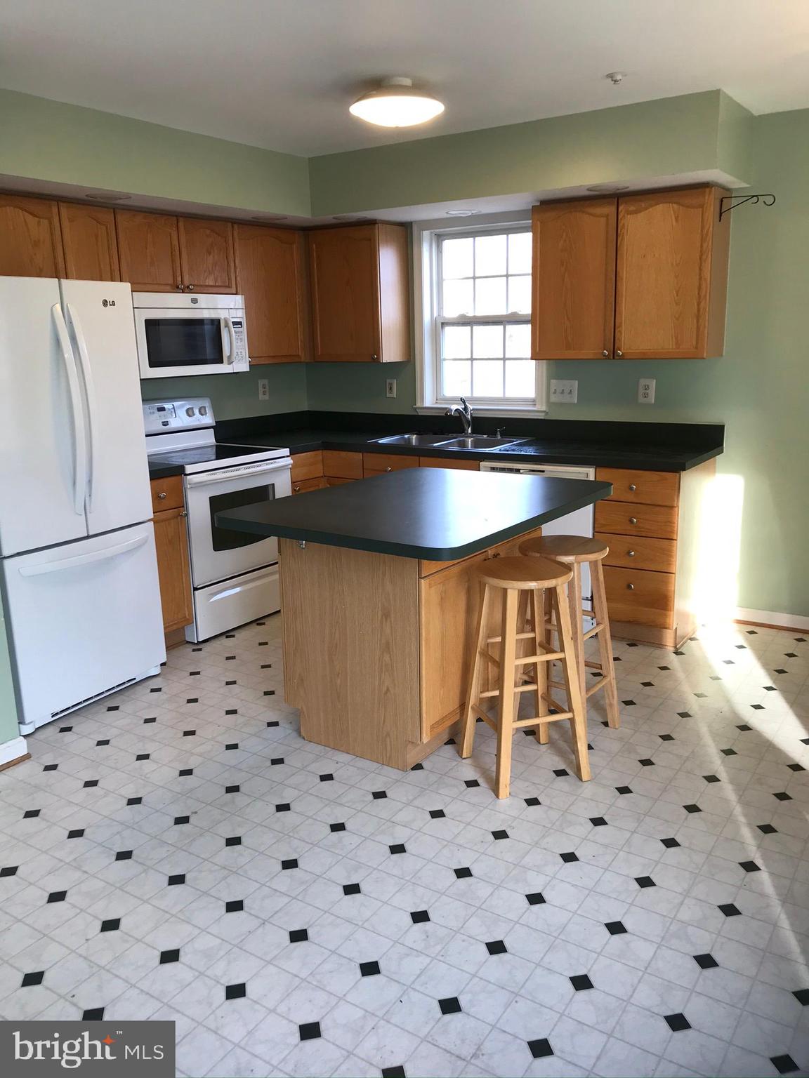 569 Primus Court Frederick, MD 21703 - Photo 7 of 25 Kitchen