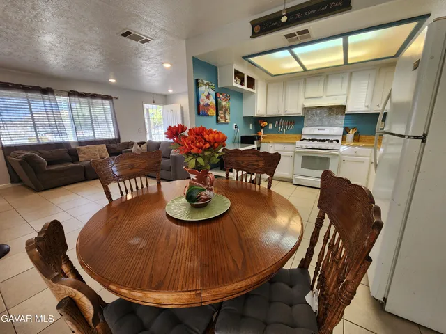 $329,950 | 15142 Lanfair Avenue, Lancaster, CA 93535