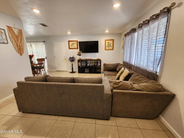 $329,950 | 15142 Lanfair Avenue, Lancaster, CA 93535